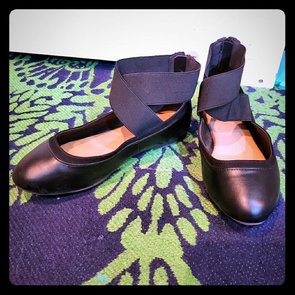 Torrid crisscross flats